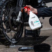 IPONE Cleaning Kit showing 1L Wheel Cleaner and Wheel Rim Brush