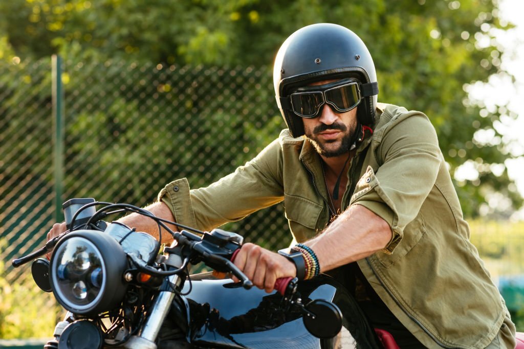 can you wear glasses with a motorcycle helmet