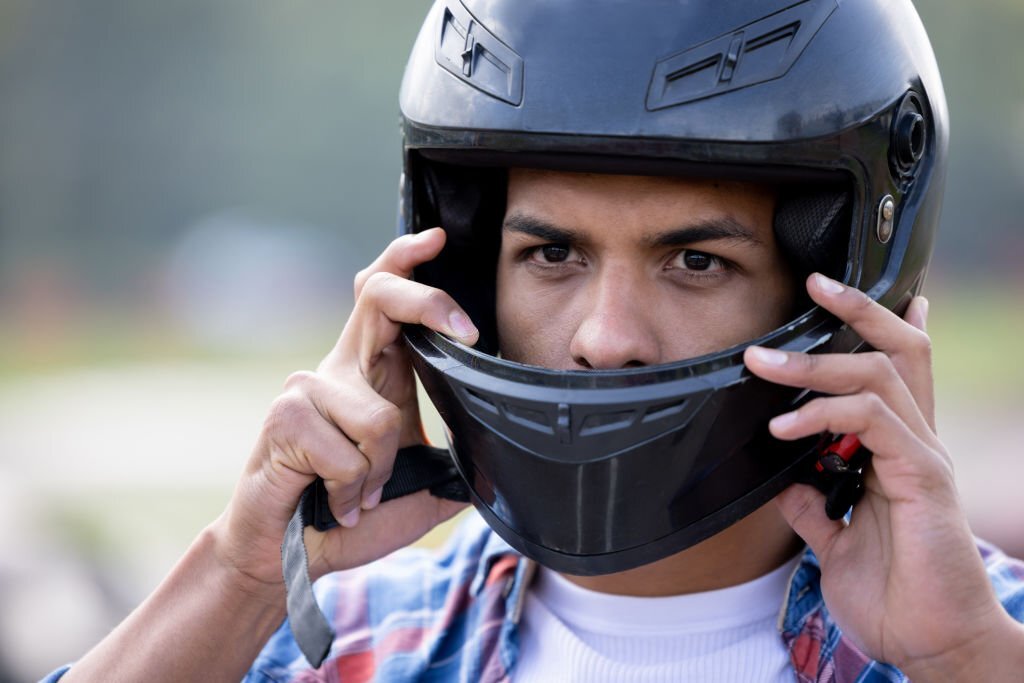 how is a motorcycle helmet supposed to fit