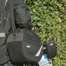 EASY12_side-bag_ambient_002_givi_kawasaki-z900-25