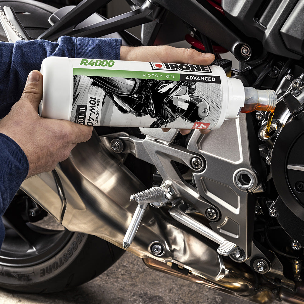 IPONE R4000 - Semi-Synthetic 4T Oil - easy pour
