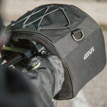 EASY12_side-bag_ambient_005_givi_kawasaki-z900-25